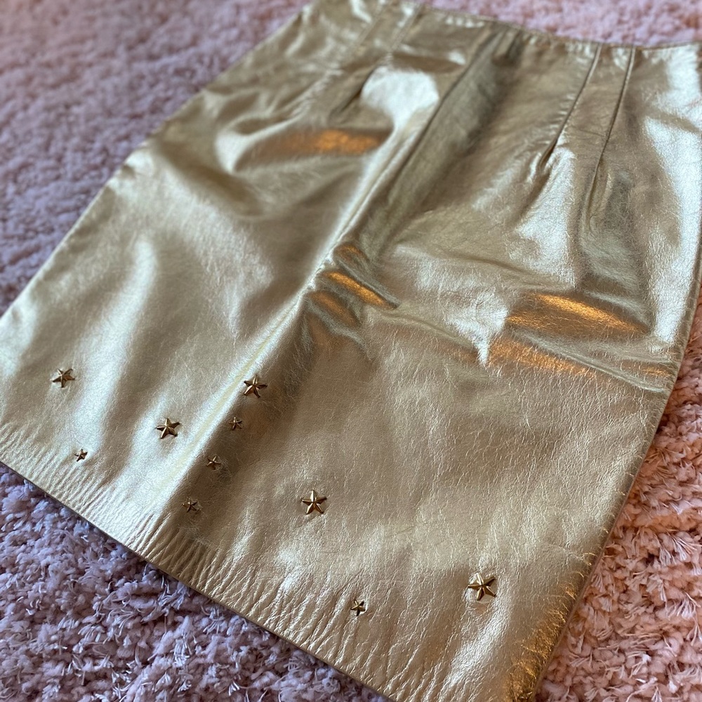 Gold faux leather skirt with elegant star detailing✨⚜️